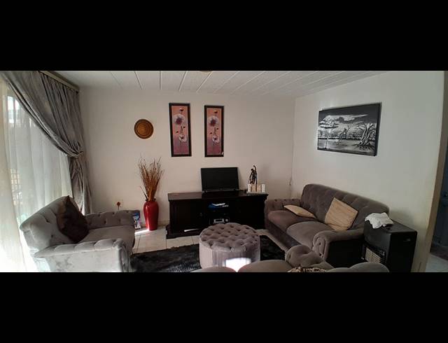 2 BEDROOM SECTIONAL TITLE FOR SALE IN BENONI CENTRAL